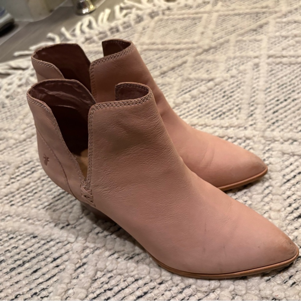 Frye V Cutout Leather Booties Size 10 Pink